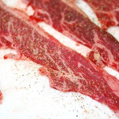 フランス産シャロレー牛のLAカルビも骨を取ってしまえばただの薄切り牛肉。